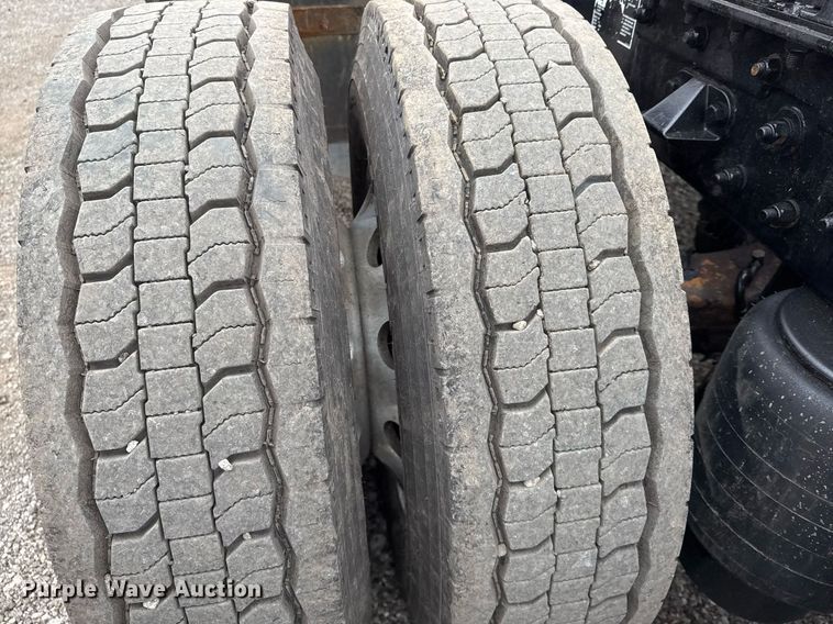 image for item EG2446 2019 Kenworth W900 semi truck