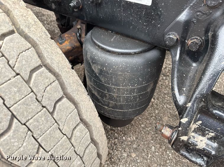 image for item EG2446 2019 Kenworth W900 semi truck