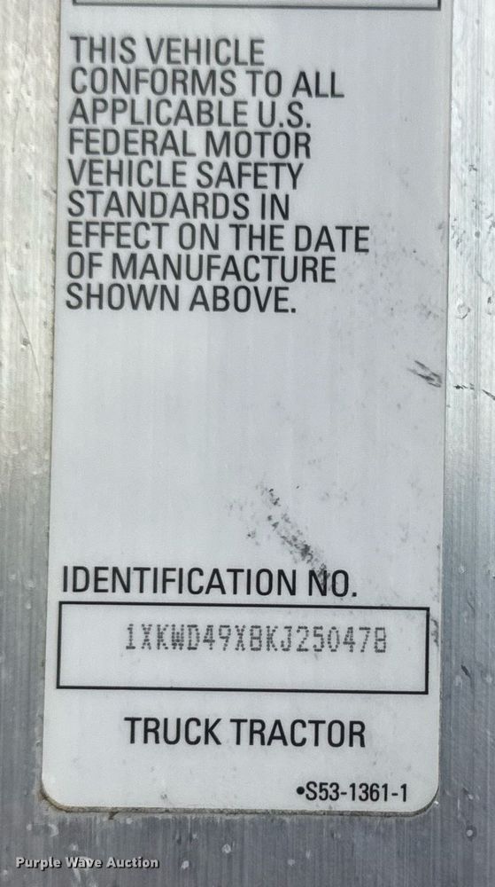 image for item EG2446 2019 Kenworth W900 semi truck