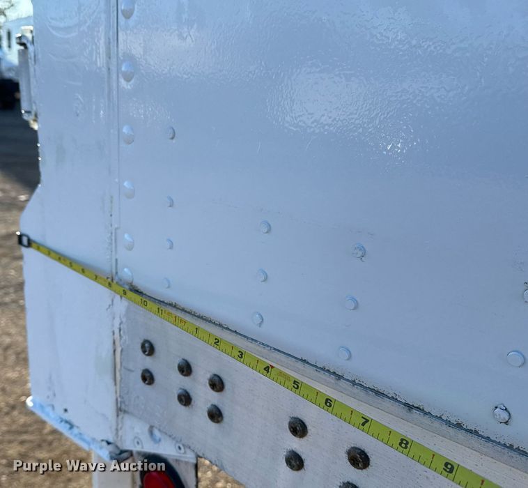 image for item EG2481 2010 Wabash dry van trailer