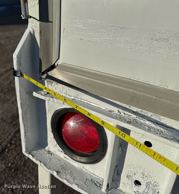 image for item EG2481 2010 Wabash dry van trailer