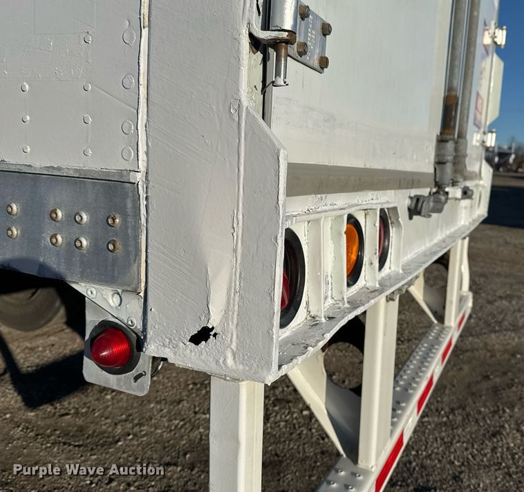 image for item EG2481 2010 Wabash dry van trailer