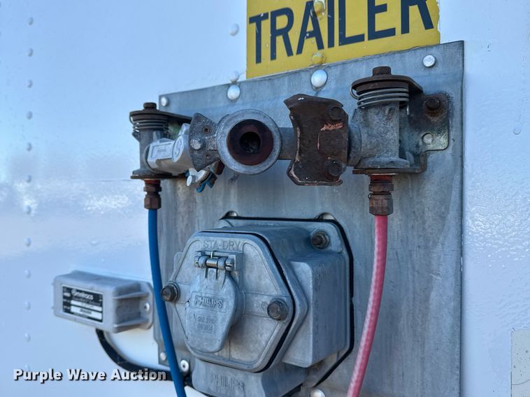 image for item EG2481 2010 Wabash dry van trailer