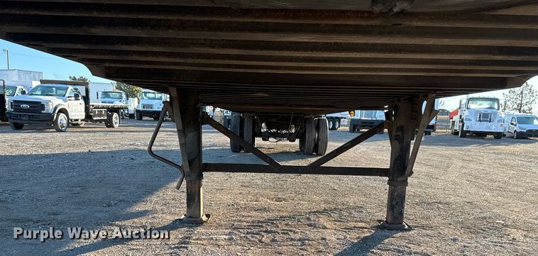 image for item EG2481 2010 Wabash dry van trailer