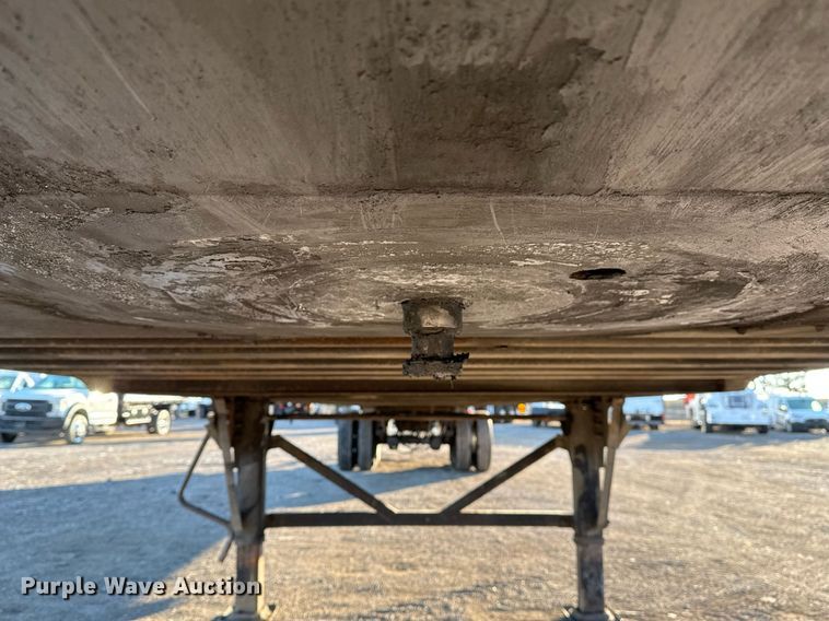 image for item EG2481 2010 Wabash dry van trailer