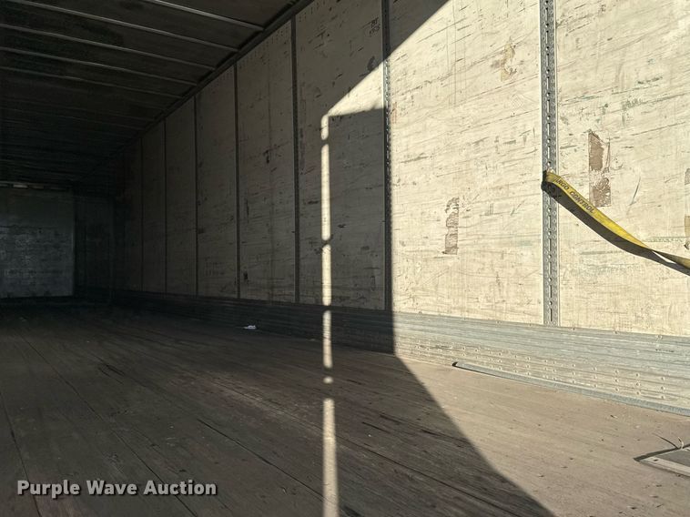 image for item EG2481 2010 Wabash dry van trailer