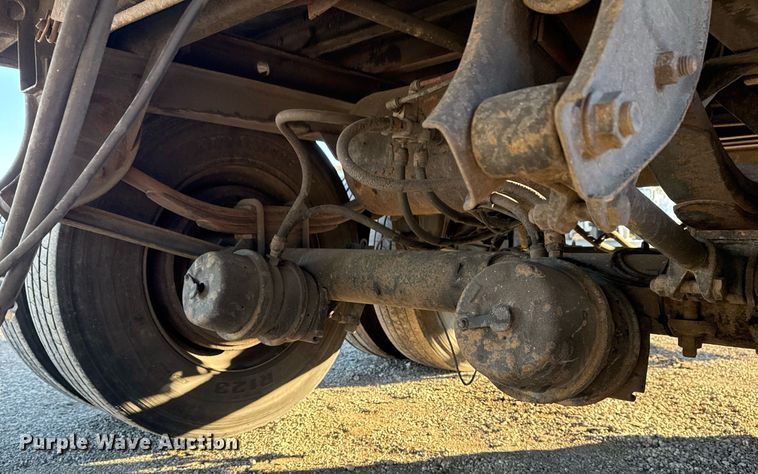 image for item EG2481 2010 Wabash dry van trailer