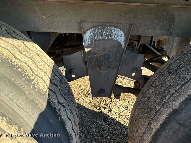 image for item EG2481 2010 Wabash dry van trailer