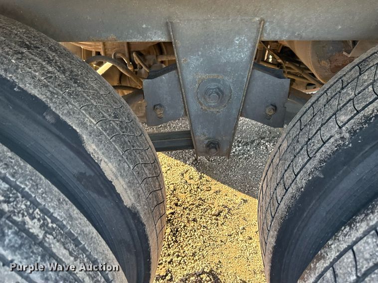 image for item EG2481 2010 Wabash dry van trailer