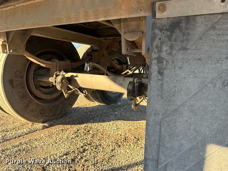 image for item EG2481 2010 Wabash dry van trailer