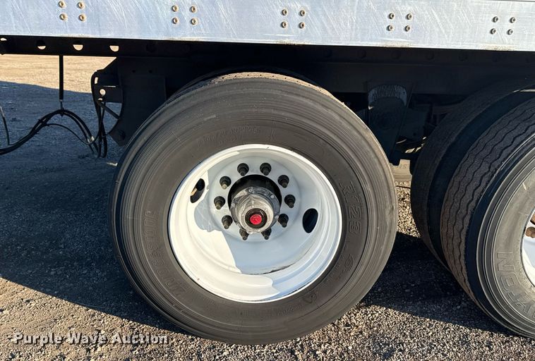 image for item EG2481 2010 Wabash dry van trailer