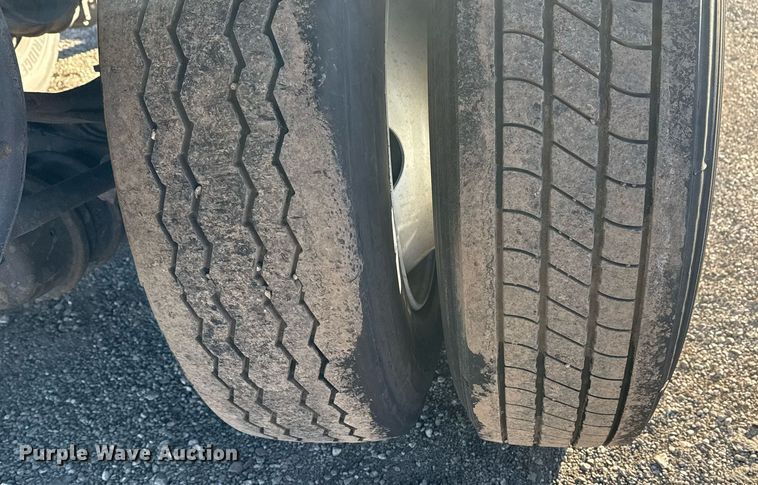 image for item EG2481 2010 Wabash dry van trailer