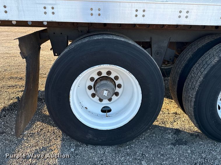 image for item EG2481 2010 Wabash dry van trailer