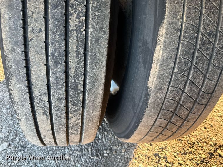 image for item EG2481 2010 Wabash dry van trailer