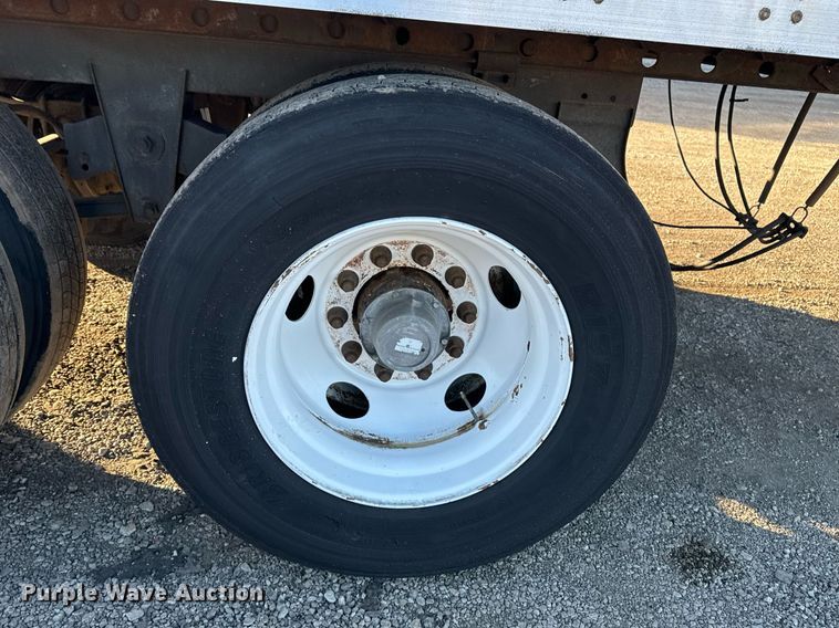 image for item EG2481 2010 Wabash dry van trailer