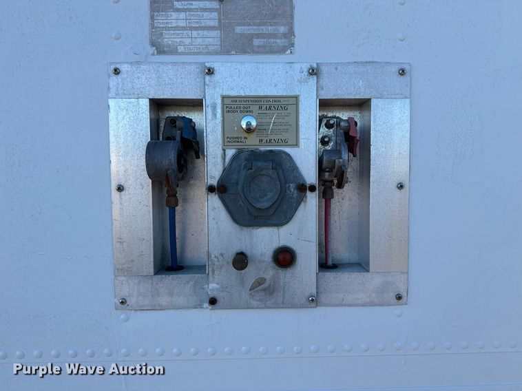 image for item EG2482 1999 Kentucky Trailers dry van trailer