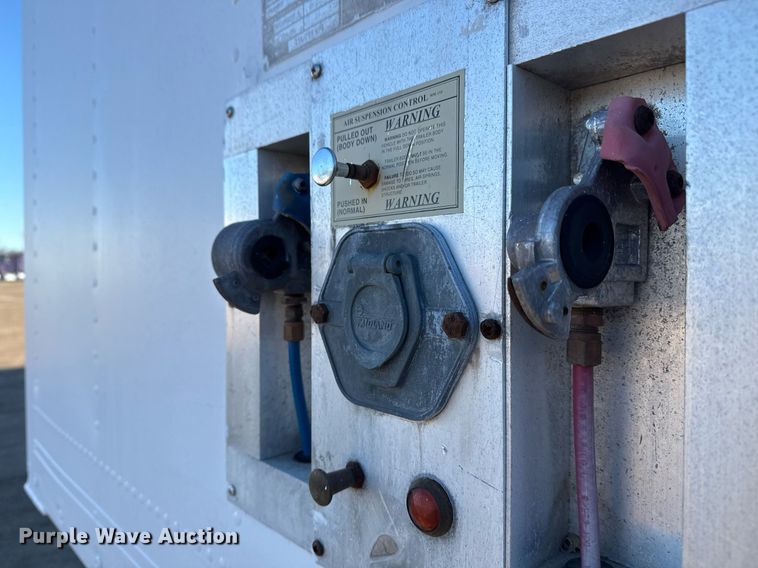 image for item EG2482 1999 Kentucky Trailers dry van trailer