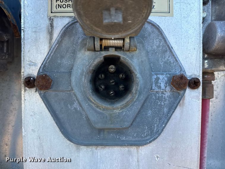 image for item EG2482 1999 Kentucky Trailers dry van trailer