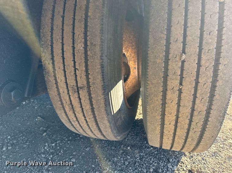 image for item EG2482 1999 Kentucky Trailers dry van trailer