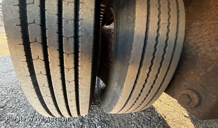 image for item EG2482 1999 Kentucky Trailers dry van trailer