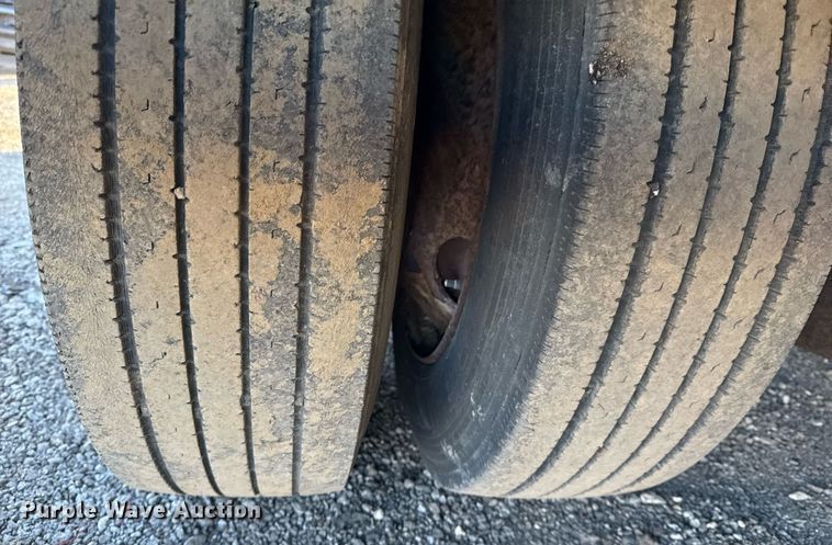 image for item EG2482 1999 Kentucky Trailers dry van trailer