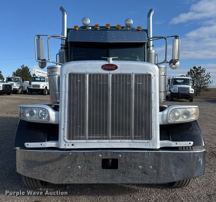 image for item EG2493 2005 Peterbilt 379 semi truck