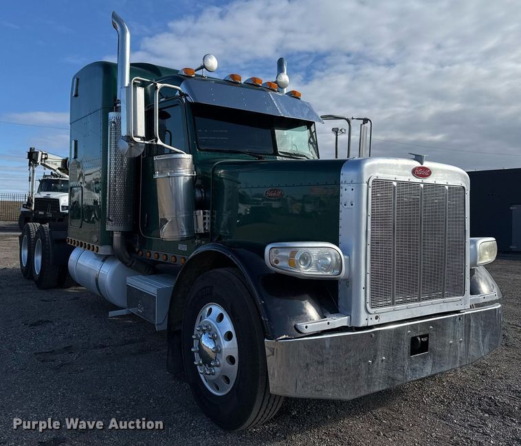 image for item EG2493 2005 Peterbilt 379 semi truck