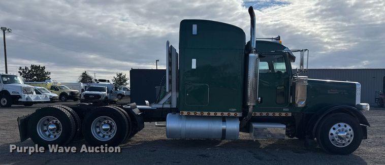 image for item EG2493 2005 Peterbilt 379 semi truck