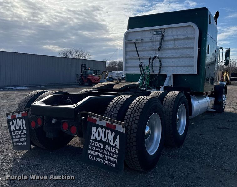 image for item EG2493 2005 Peterbilt 379 semi truck