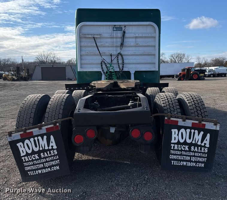 image for item EG2493 2005 Peterbilt 379 semi truck