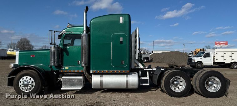 image for item EG2493 2005 Peterbilt 379 semi truck