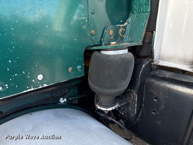 image for item EG2493 2005 Peterbilt 379 semi truck