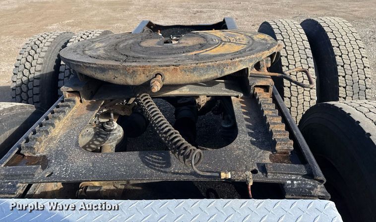 image for item EG2493 2005 Peterbilt 379 semi truck