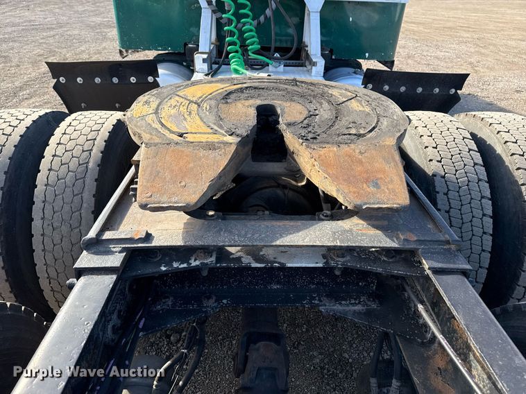 image for item EG2493 2005 Peterbilt 379 semi truck