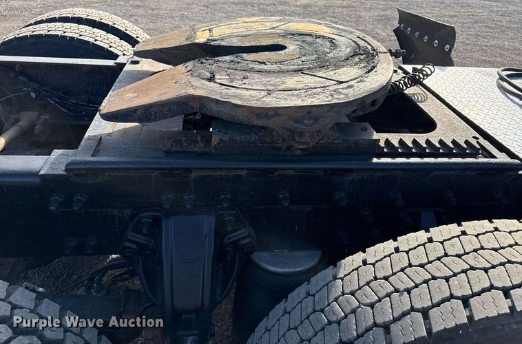 image for item EG2493 2005 Peterbilt 379 semi truck