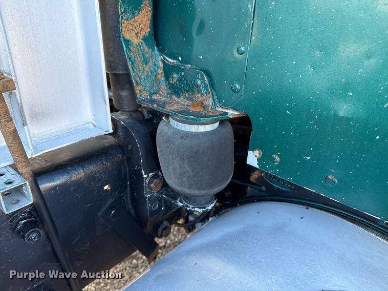 image for item EG2493 2005 Peterbilt 379 semi truck