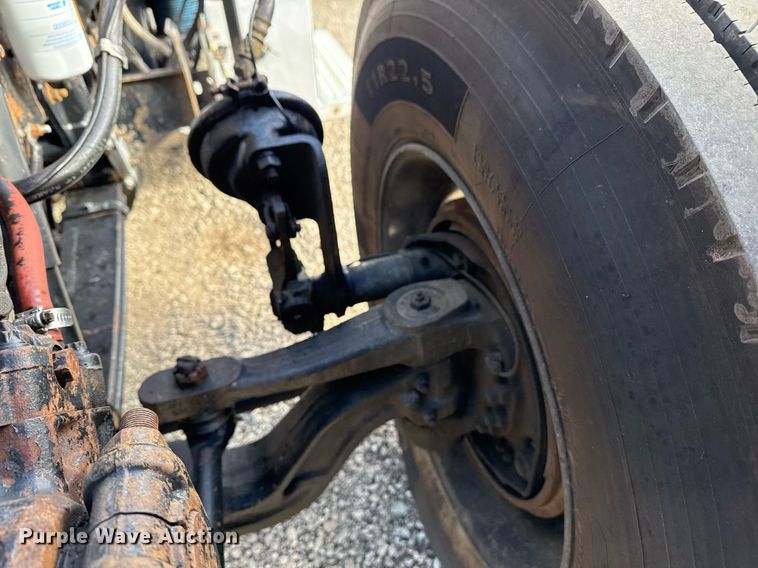 image for item EG2493 2005 Peterbilt 379 semi truck