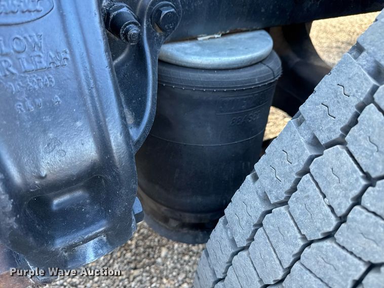 image for item EG2493 2005 Peterbilt 379 semi truck