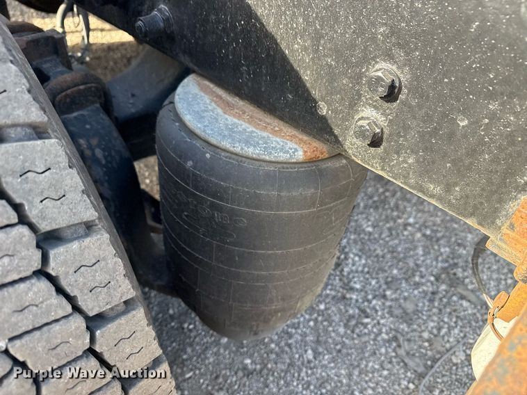 image for item EG2493 2005 Peterbilt 379 semi truck