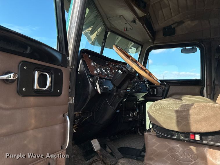 image for item EG2493 2005 Peterbilt 379 semi truck