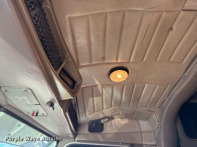 image for item EG2493 2005 Peterbilt 379 semi truck