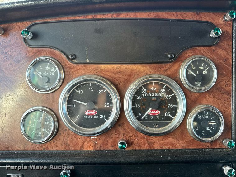 image for item EG2493 2005 Peterbilt 379 semi truck