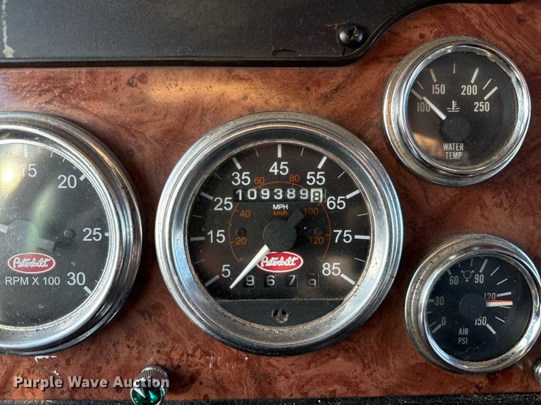 image for item EG2493 2005 Peterbilt 379 semi truck