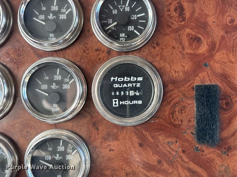 image for item EG2493 2005 Peterbilt 379 semi truck