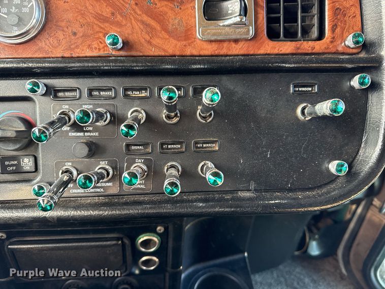 image for item EG2493 2005 Peterbilt 379 semi truck