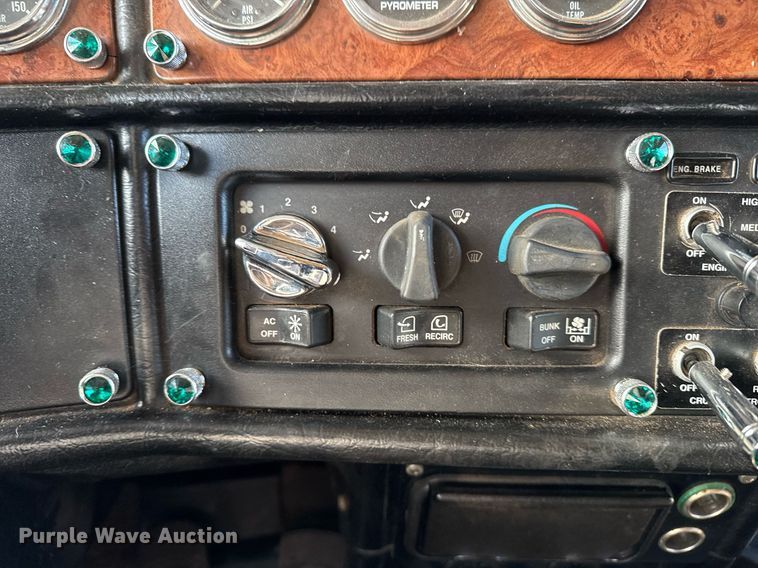 image for item EG2493 2005 Peterbilt 379 semi truck