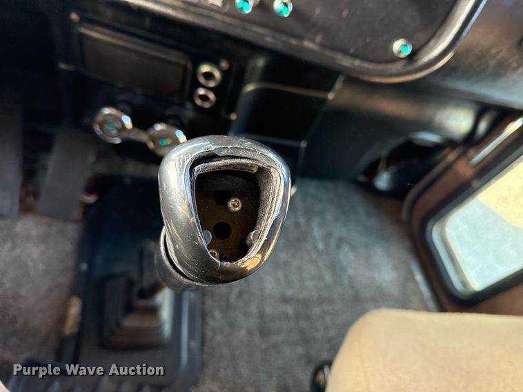 image for item EG2493 2005 Peterbilt 379 semi truck