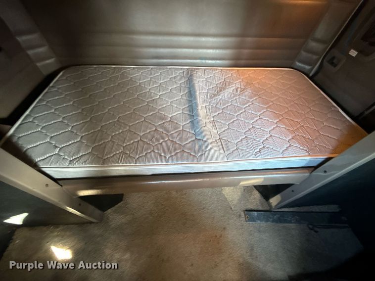 image for item EG2493 2005 Peterbilt 379 semi truck