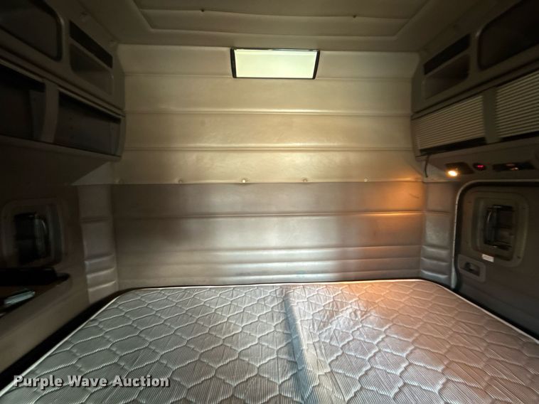 image for item EG2493 2005 Peterbilt 379 semi truck