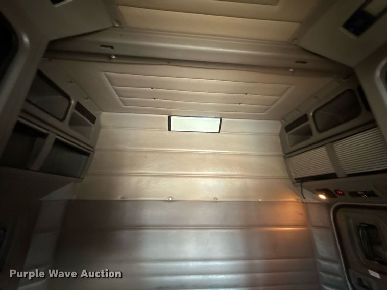 image for item EG2493 2005 Peterbilt 379 semi truck